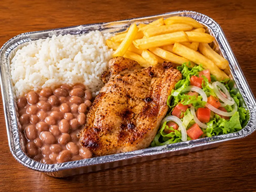 Marmitex com frango Caseirinho